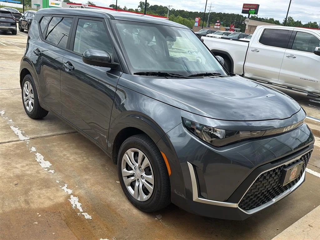 Used 2025 Gravity Gray Kia LX image 4