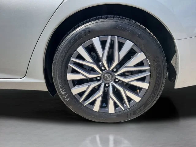 Used 2024 Silver Nissan 2.5 SV image 12