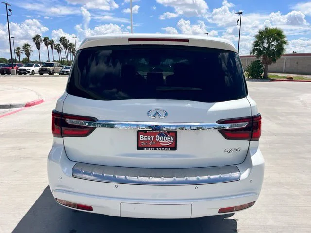 Used 2022 White INFINITI LUXE image 5