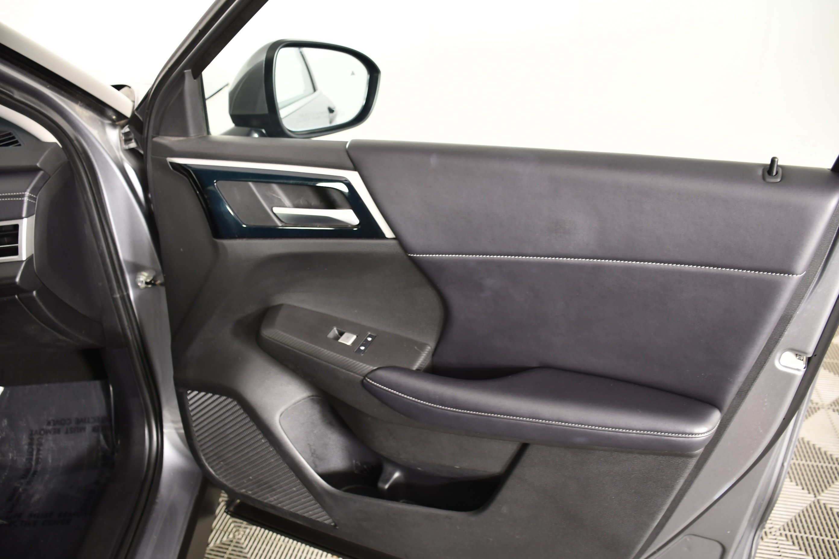 Used 2024 Mercury Gray Metallic Mitsubishi SE image 39