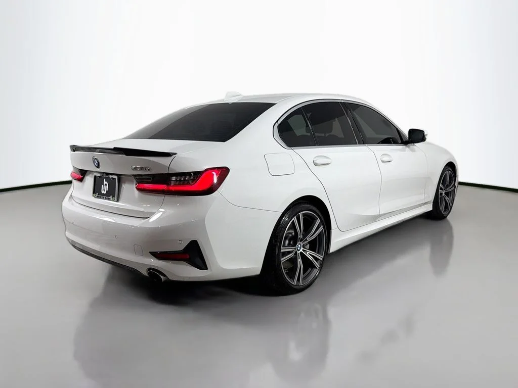 Used 2020 Alpine White BMW 330i image 5