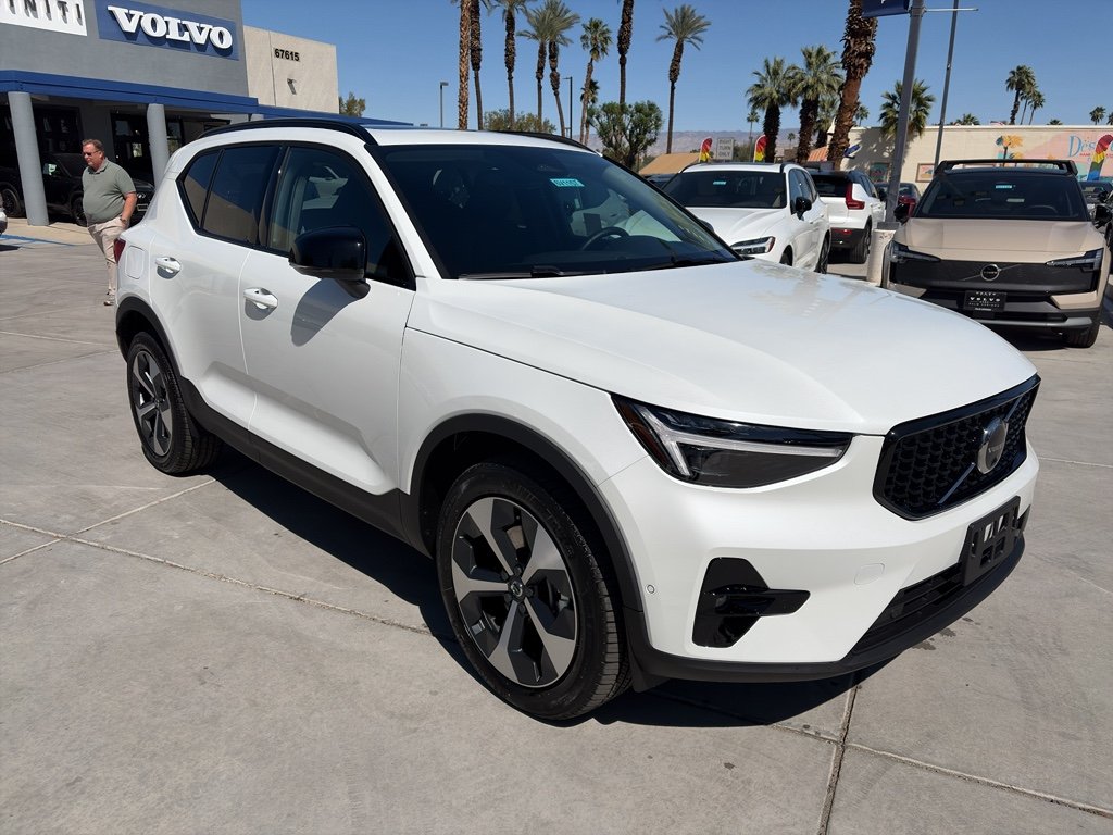 2026 Volvo XC40 B5 Plus Dark AWD's photo