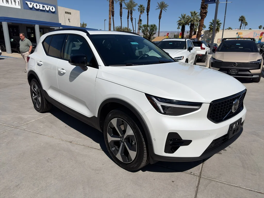 2026 Volvo XC40 B5 Plus Dark AWD's photo