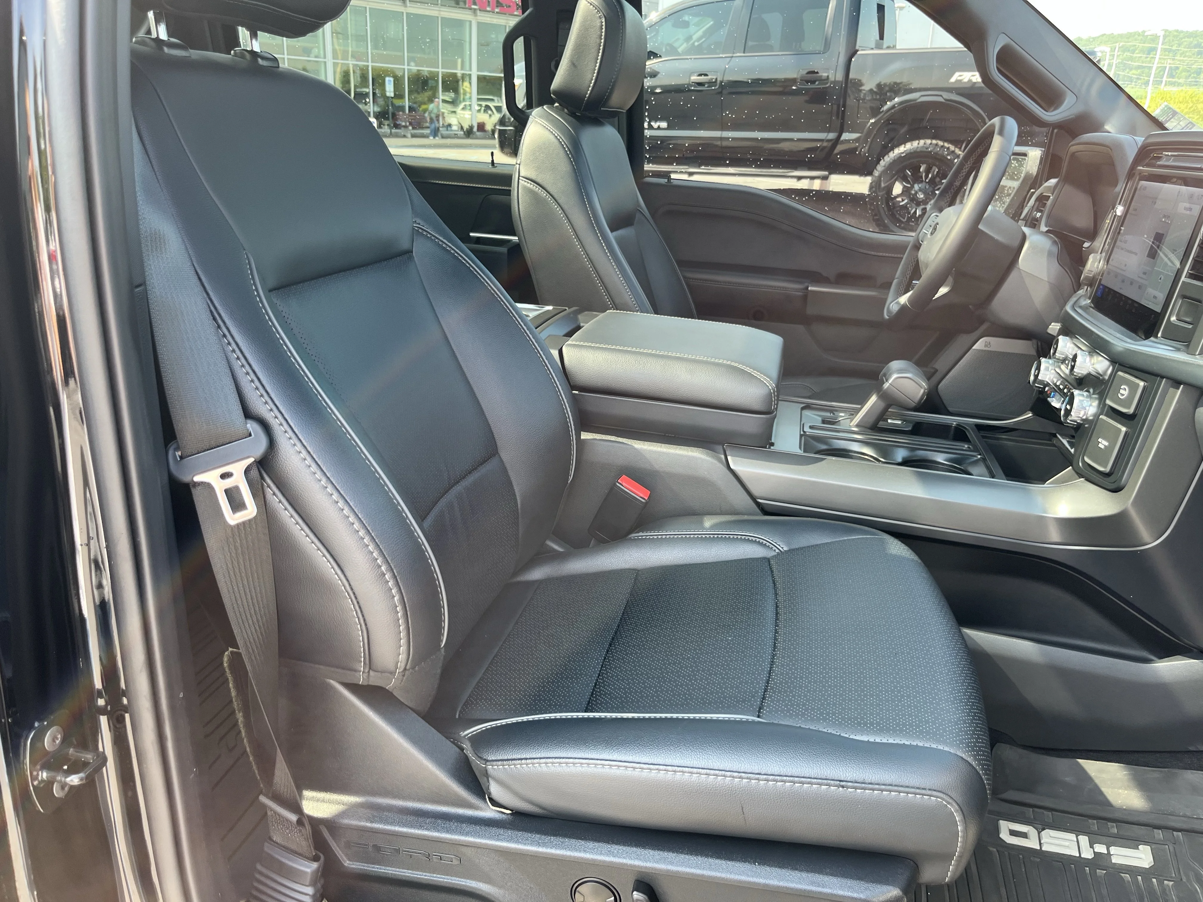 Used 2025 Black Metallic Ford Lariat image 3