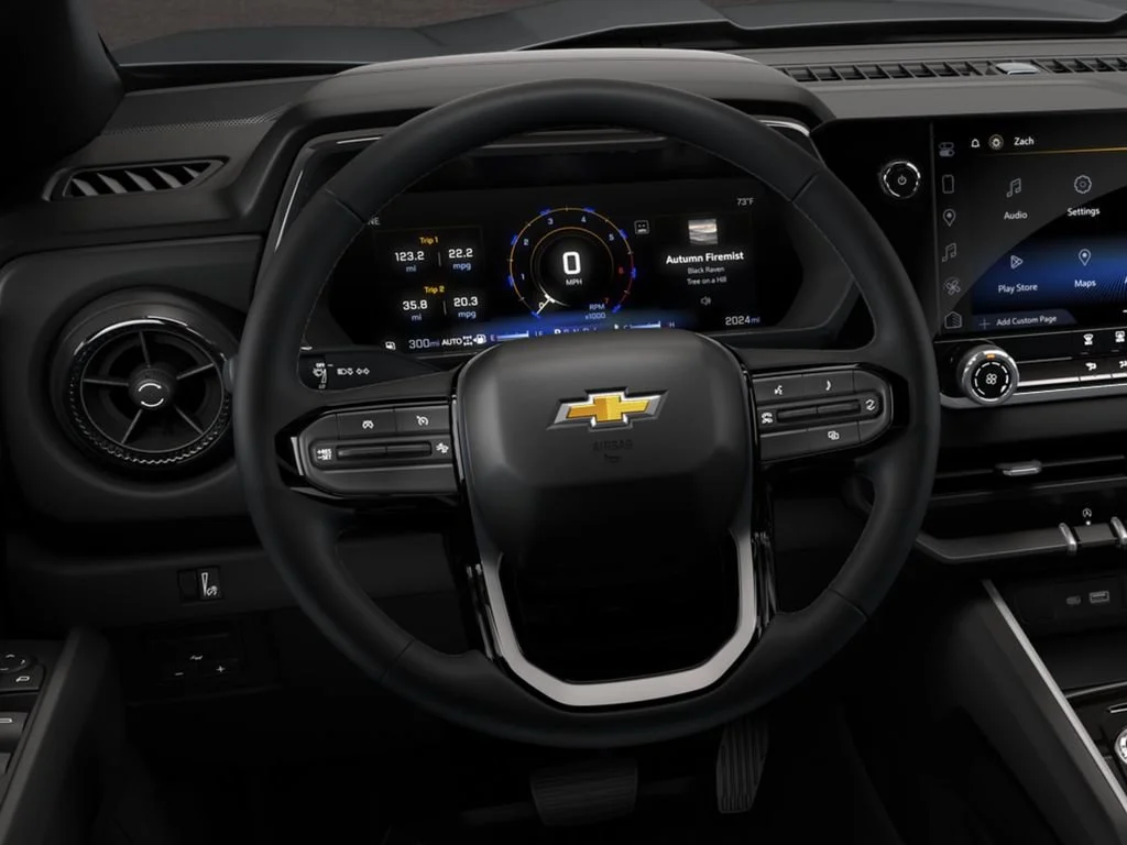 New 2026 Summit White Chevrolet WT image 5