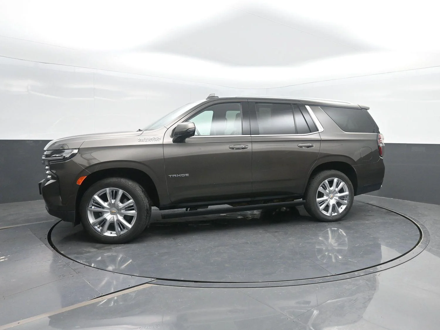 Used 2021 Graywood Metallic Chevrolet High Country image 45