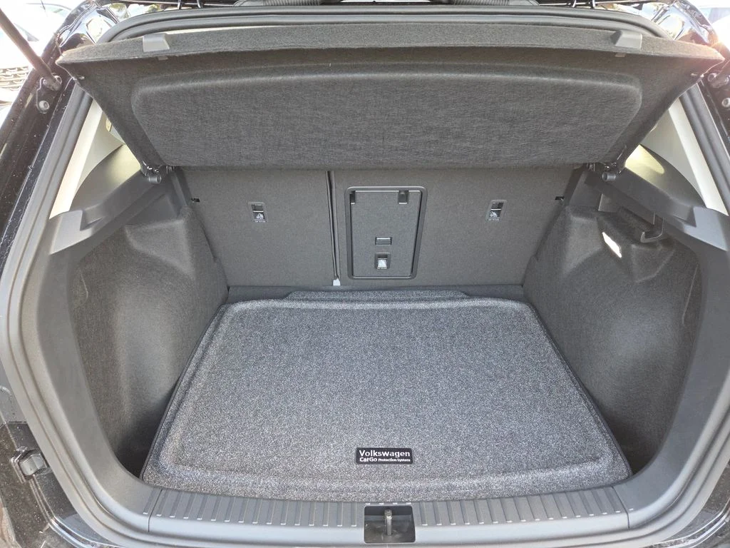 New 2026 Deep Black Pearl Volkswagen 1.5T SEL image 6