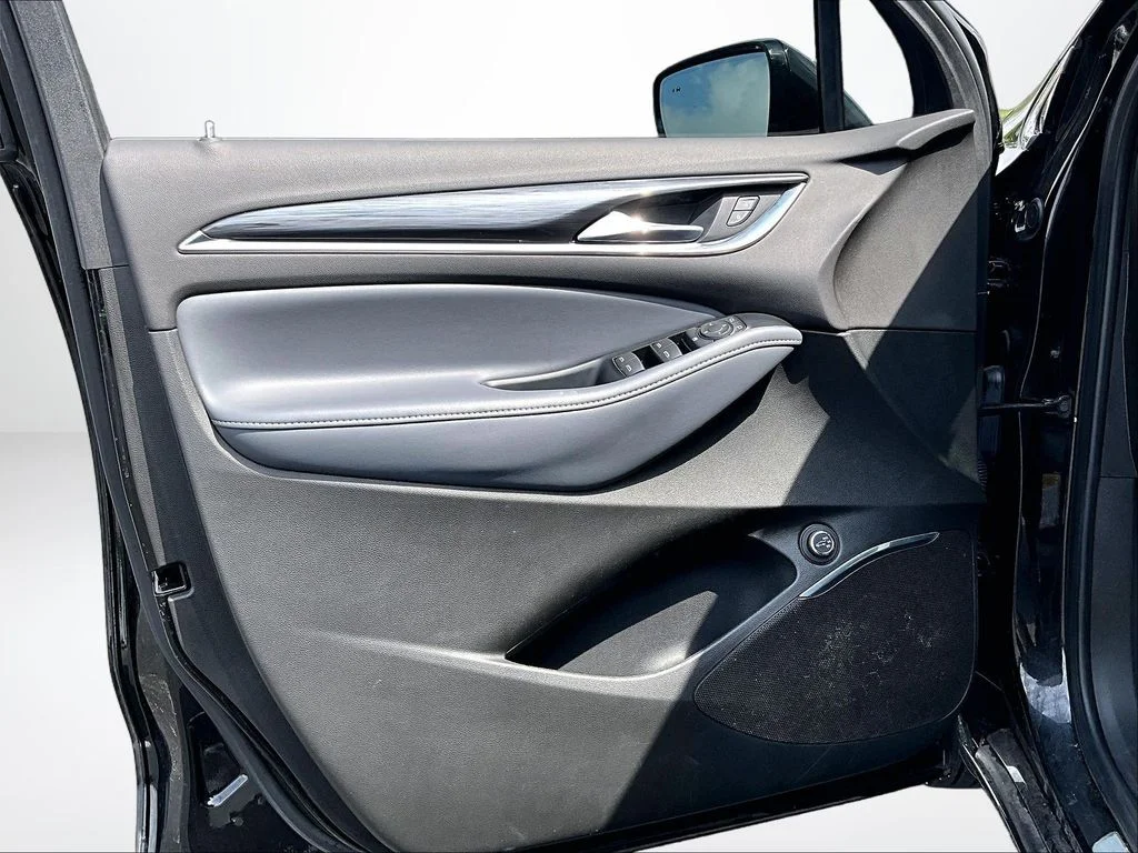 Used 2023 Black Buick Essence image 21