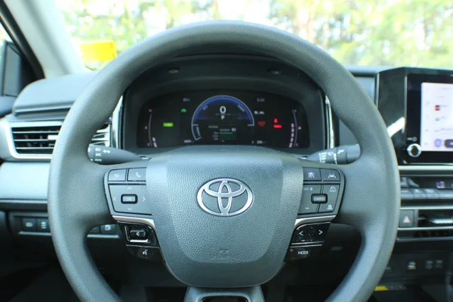 Used 2025 Underground Toyota LE image 8
