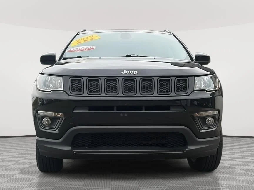 Certified Used 2019 Diamond Black Crystal Pearlcoat Jeep Latitude image 8