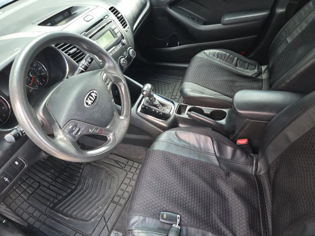 Used 2018  Kia LX image 4