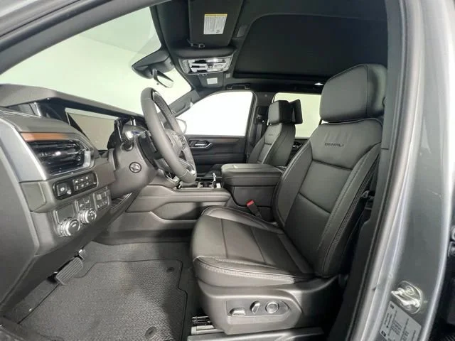 2026 GMC Yukon Denali - Photo 11