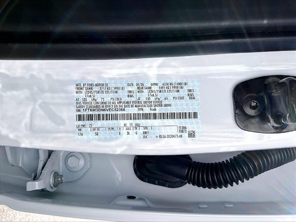 New 2027 Oxford White Ford Lariat image 14
