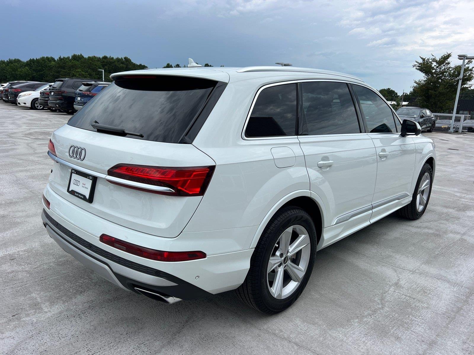 Used 2025 Carrara White Audi Premium image 5