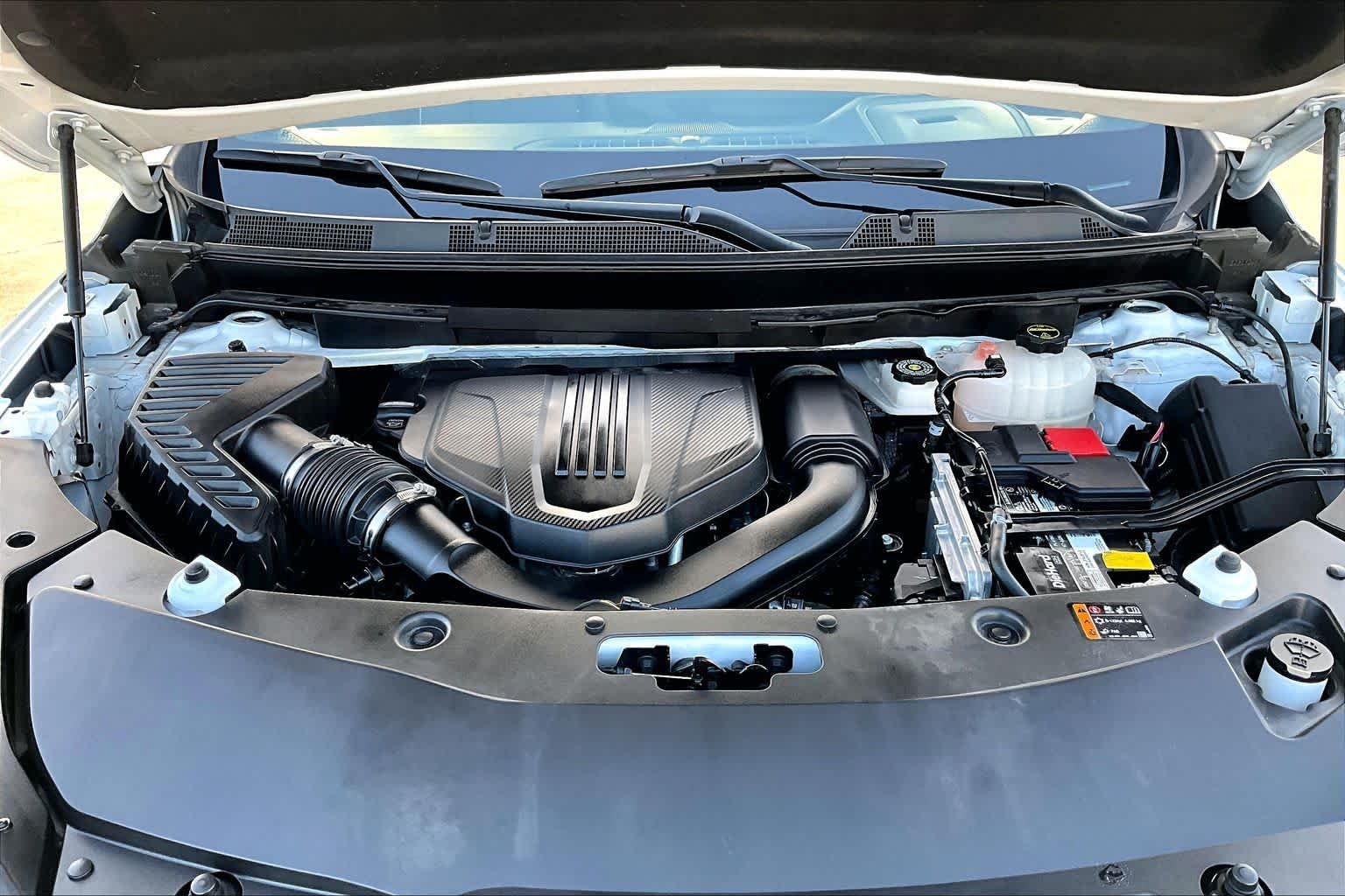 Used 2025 Summit White Buick Preferred image 32