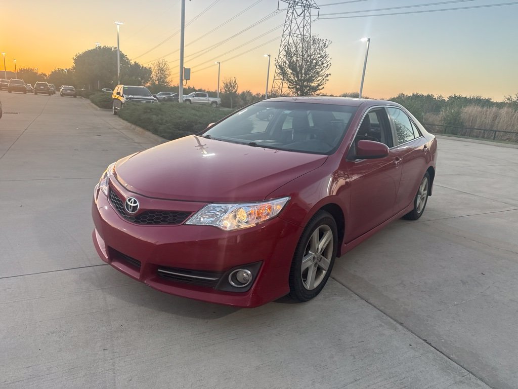 Used 2014 Red Toyota SE image 3
