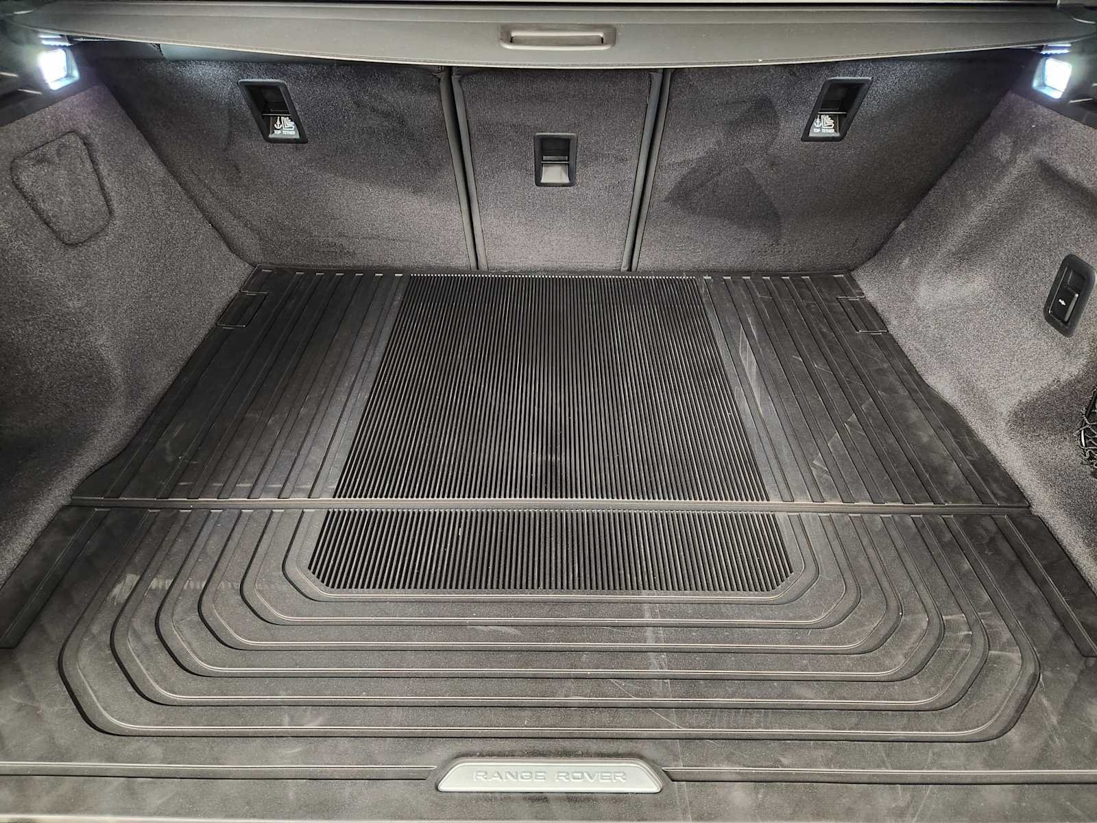 New 2026 Fuji White Land Rover Dynamic SE image 32