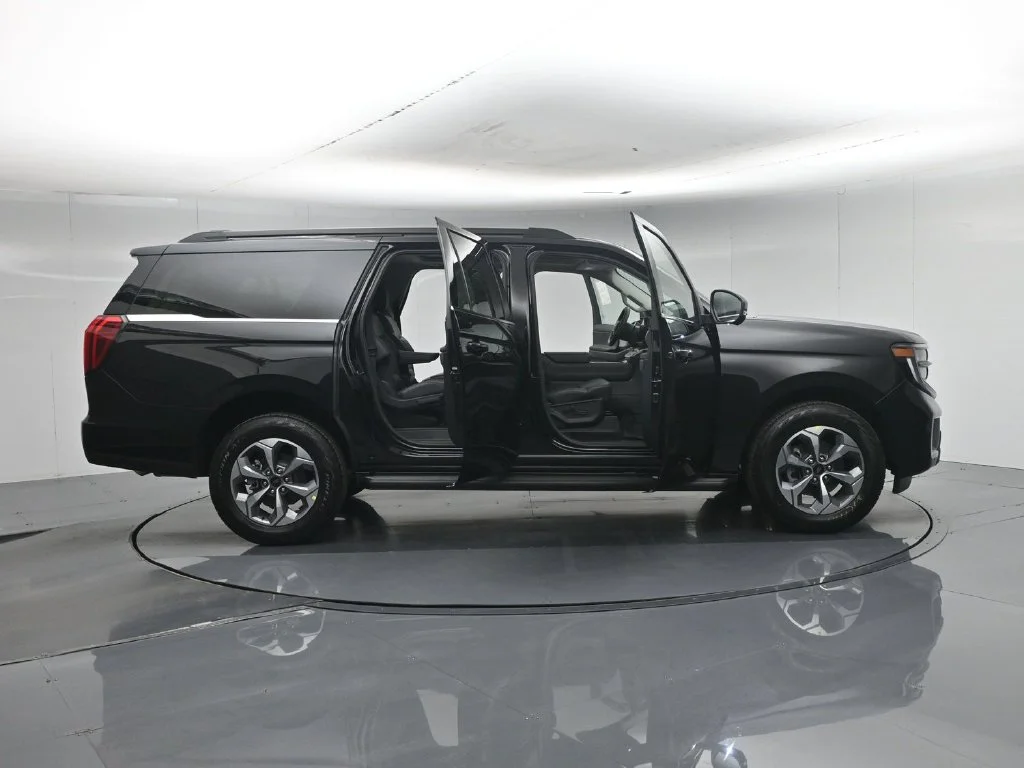 New 2027 Agate Black Metallic Ford Active image 4