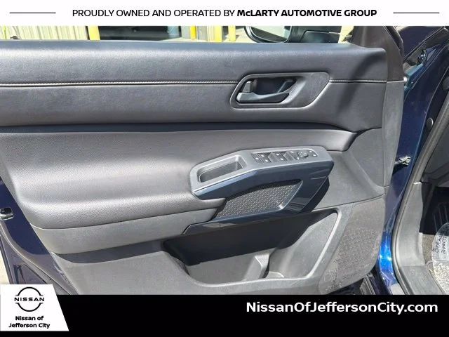 Used 2025 Blue Nissan SV image 19
