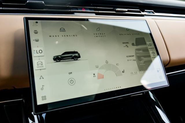 New 2026  Land Rover Dynamic SE image 35