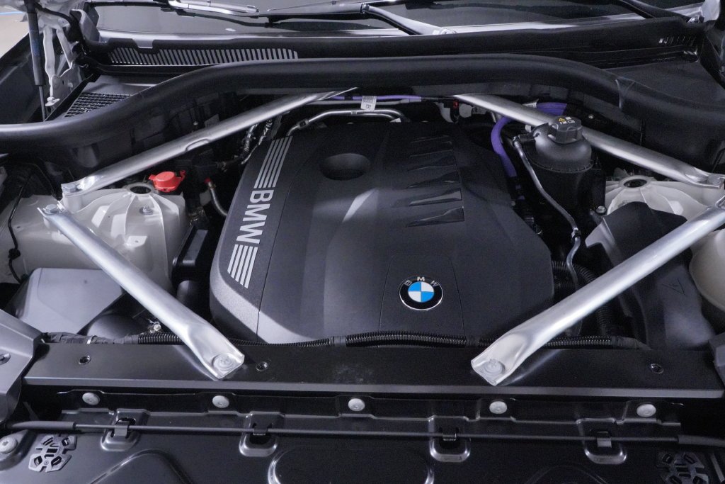 Certified Used 2024 Alpine White BMW xDrive40i image 25