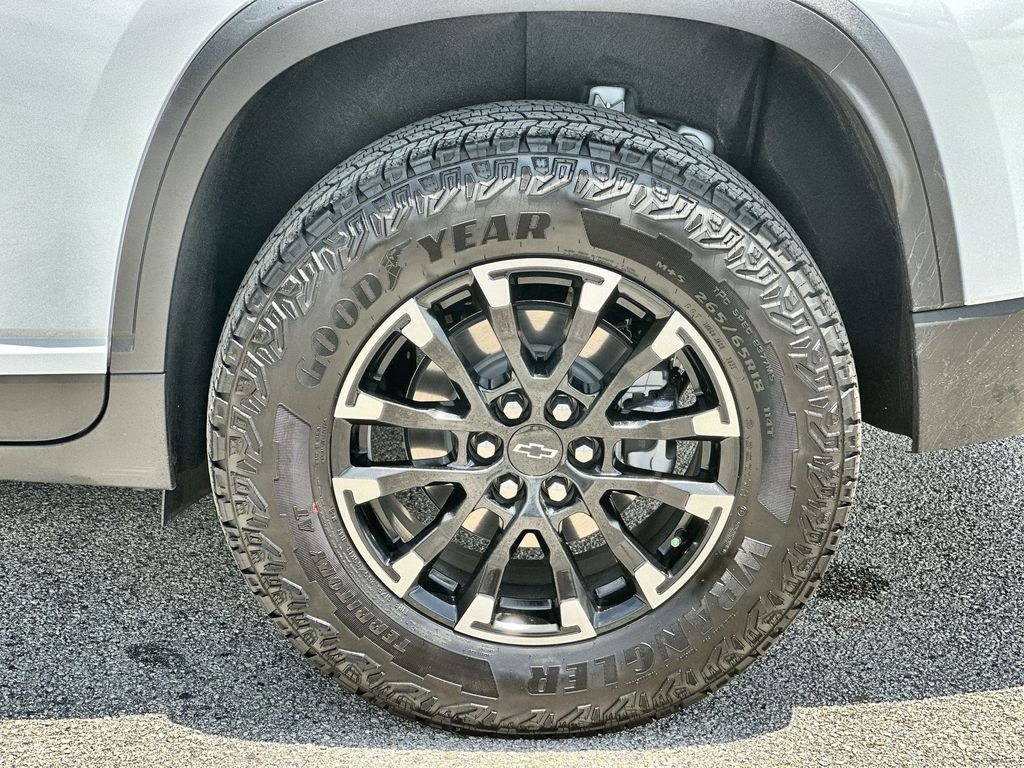 Used 2026 Polar White Tricoat Chevrolet Z71 image 33