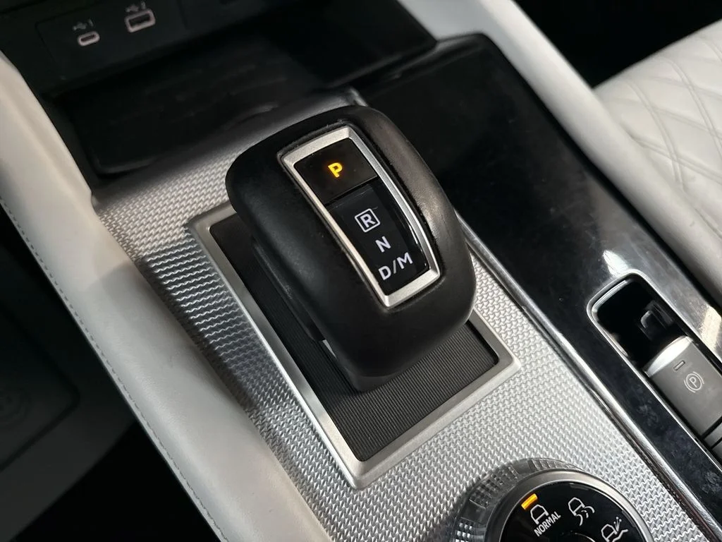 Used 2022  Mitsubishi SEL image 26