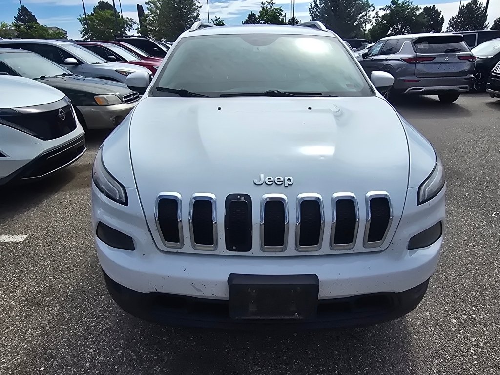 Used 2015 Bright White Clearcoat Jeep Latitude image 9
