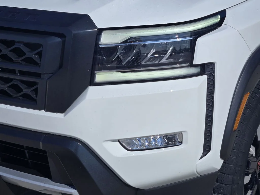 Used 2024 White Nissan PRO-X image 8