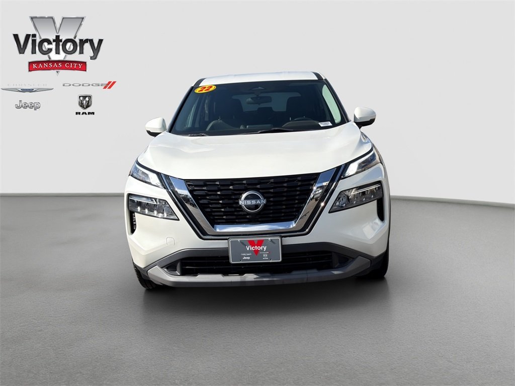 Used 2022 Nissan Rogue SV with VIN 5N1BT3BA2NC728072 for sale in Kansas City