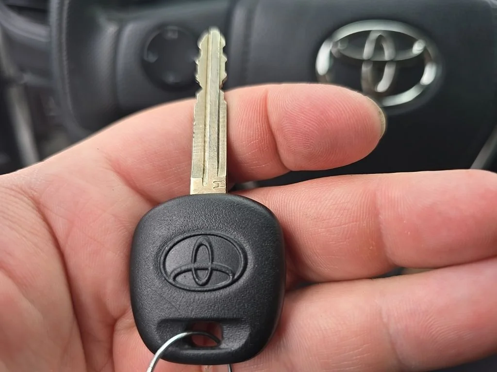 Used 2014 White Toyota L image 20