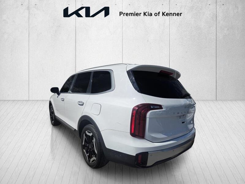 Used 2023 White Kia S image 3