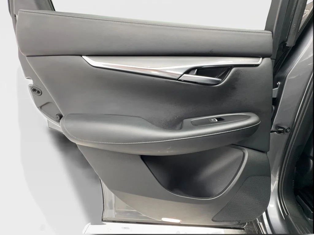 Used 2025 Gray INFINITI LUXE image 27