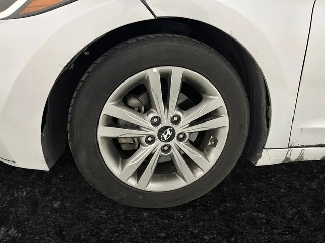 Used 2018 Silver Hyundai SEL image 27