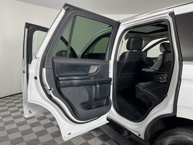Certified Used 2025 Oxford White Ford Platinum image 35
