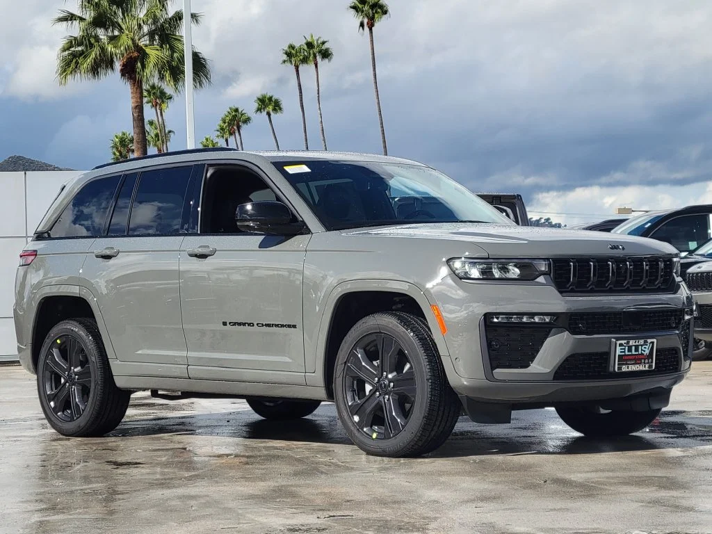 New 2027 Sting-Gray Clear-Coat Paint Jeep Limited Reserve image 27