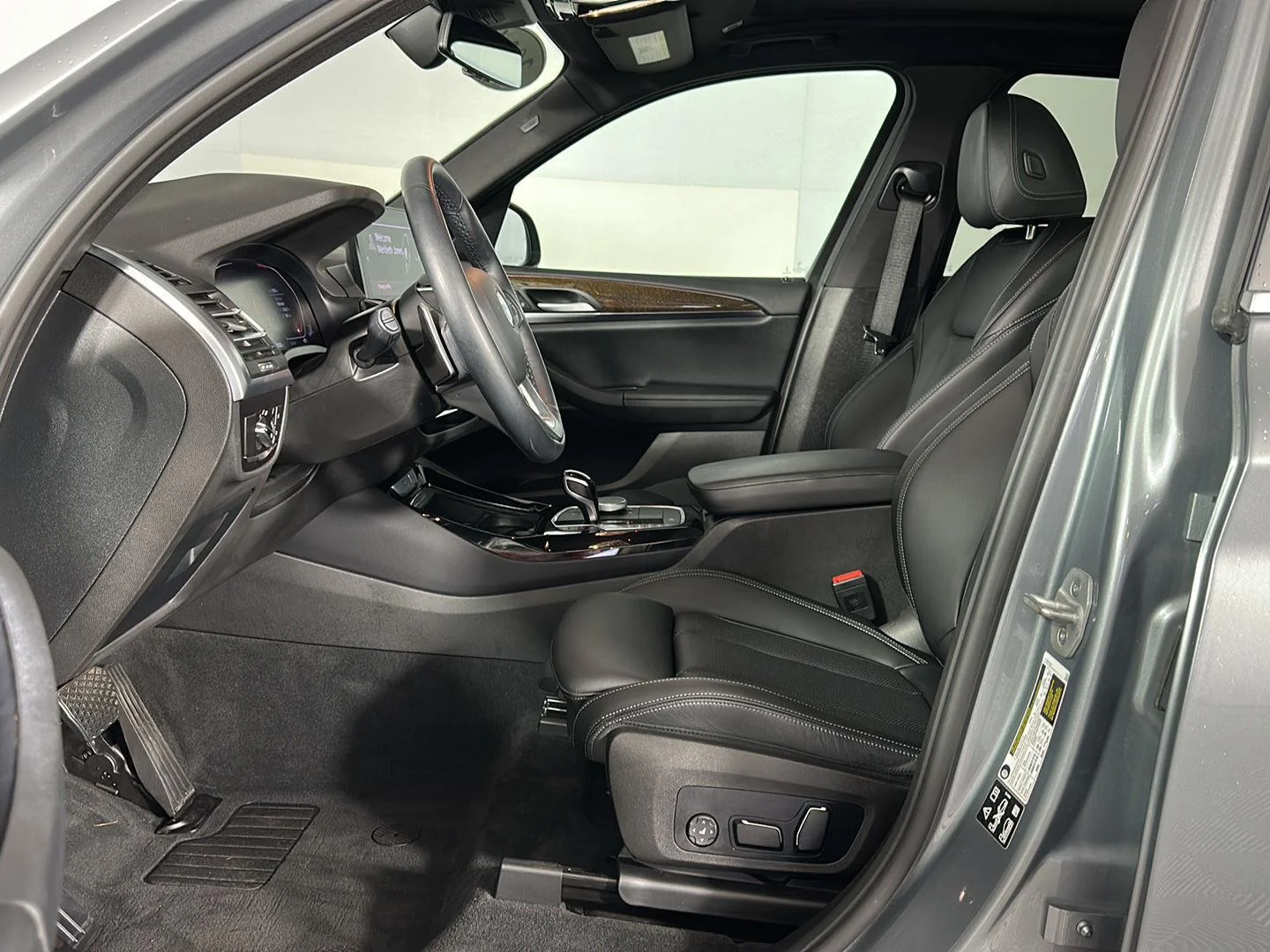 Used 2024 Skyscraper Grey Metallic BMW xDrive30i image 8