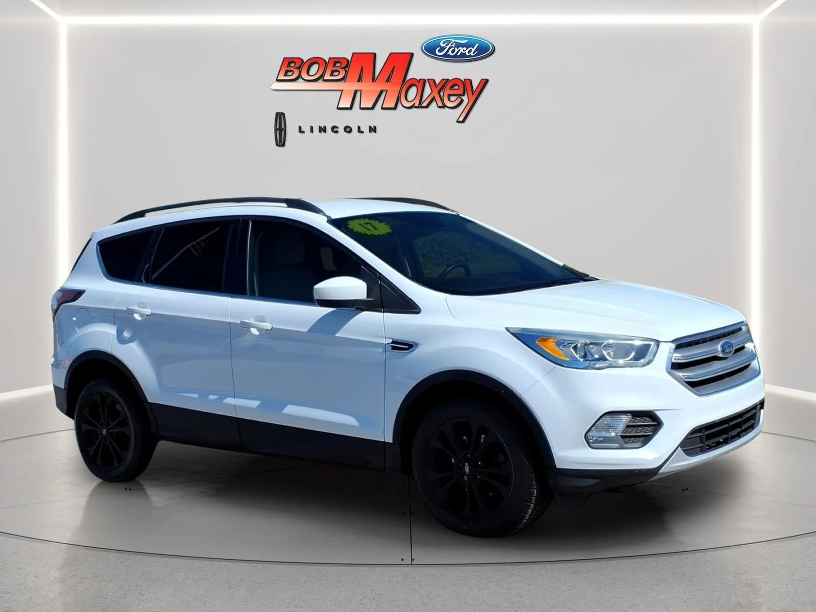 Used 2017 Oxford White Ford SE image 3