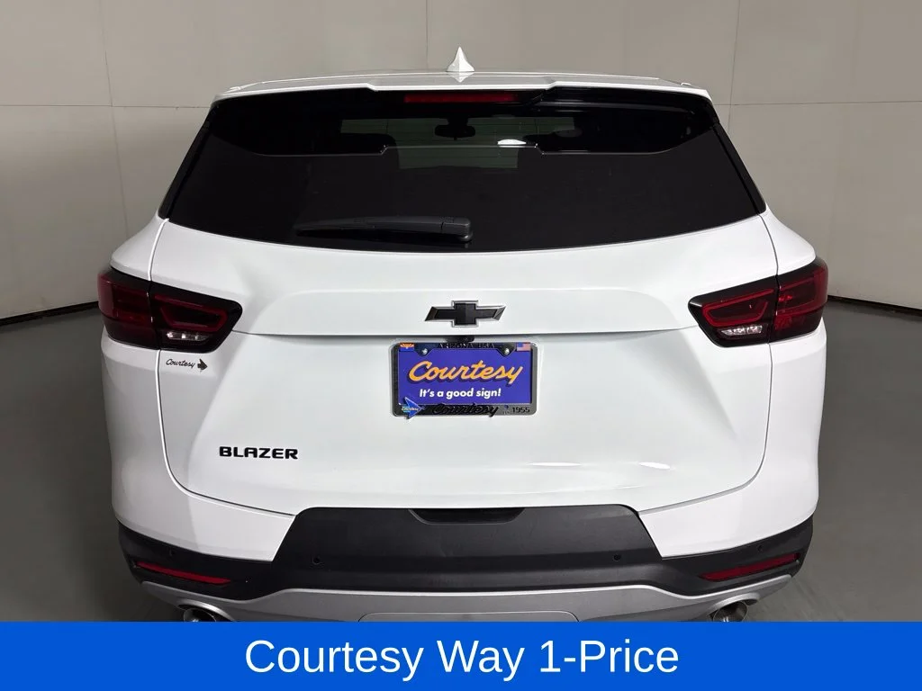 Used 2026 White Chevrolet LT image 9