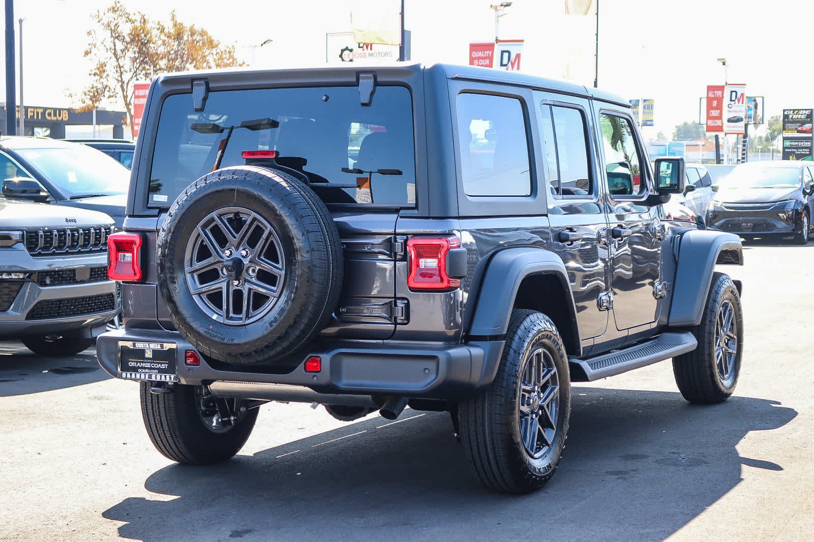 New 2027 Granite Crystal Metallic Clear-Coat Paint Jeep Sport S image 4