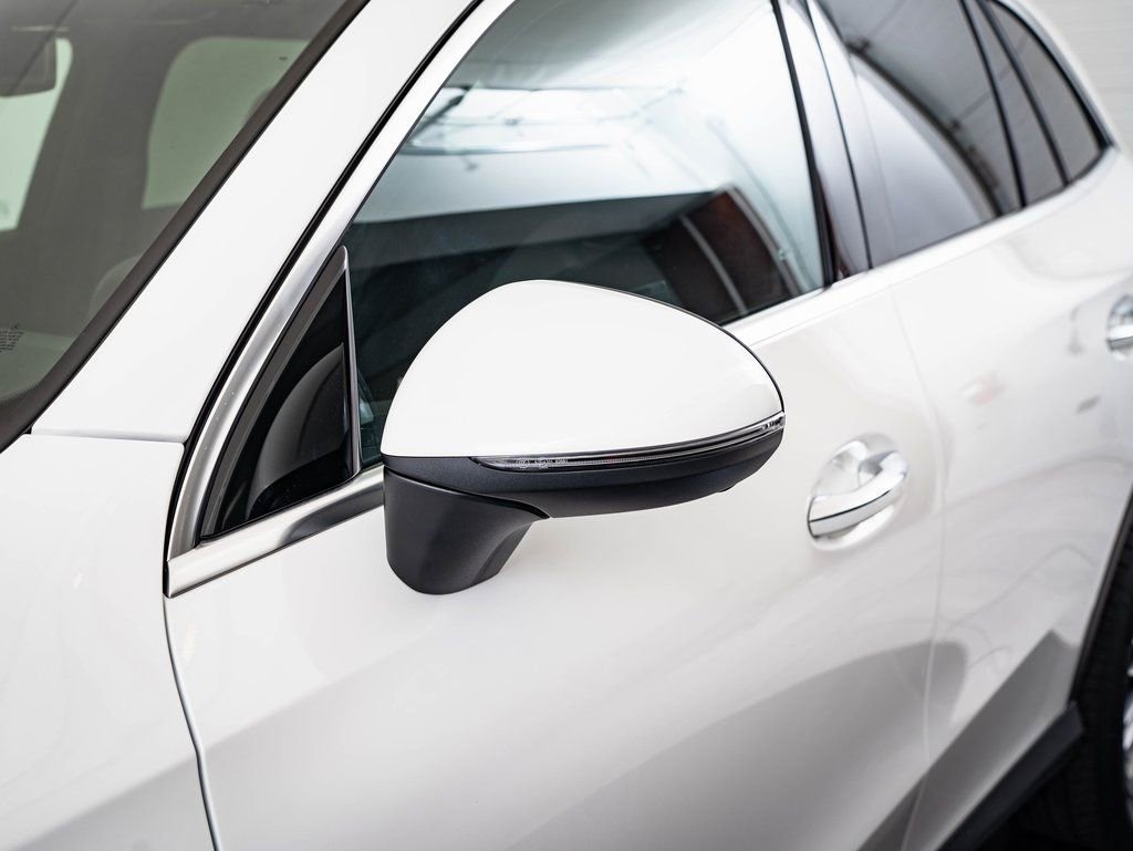 Used 2025 Polar White Mercedes-Benz GLC 300 image 16