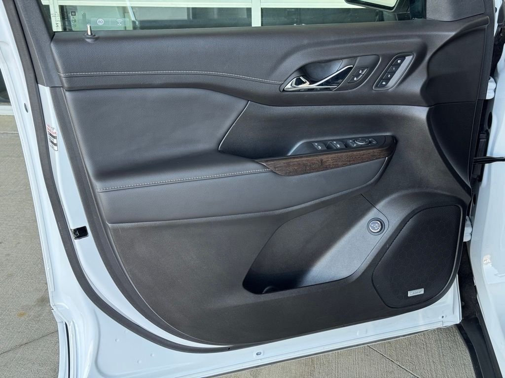 Used 2023 White GMC Denali image 28