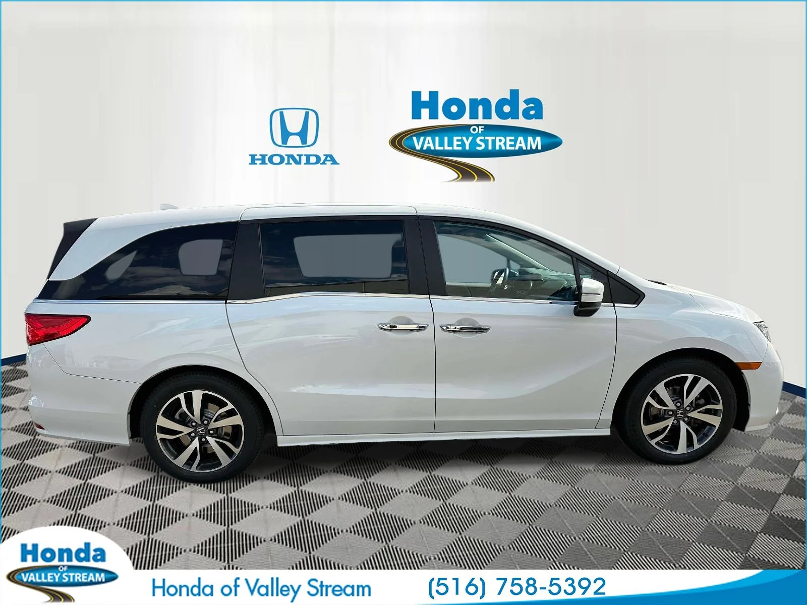 Certified Used 2023 Platinum White Pearl Honda Touring image 4