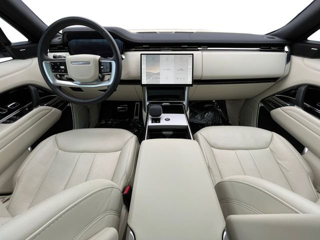 Used 2025 White Land Rover SE image 12