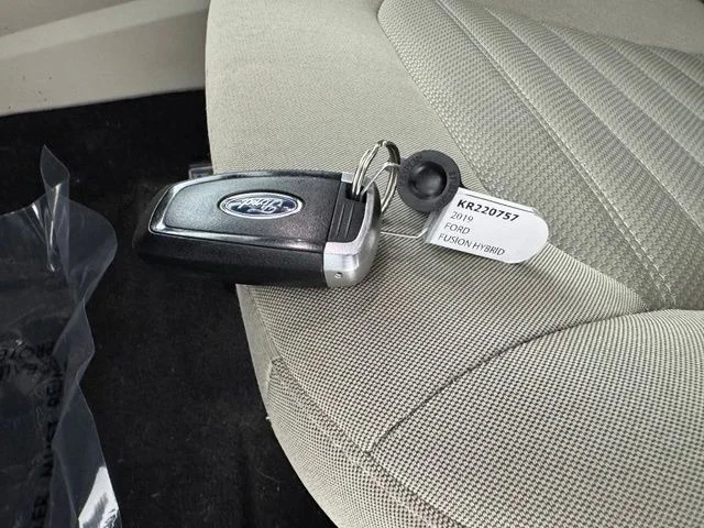 Used 2019 Blue Ford SE image 25