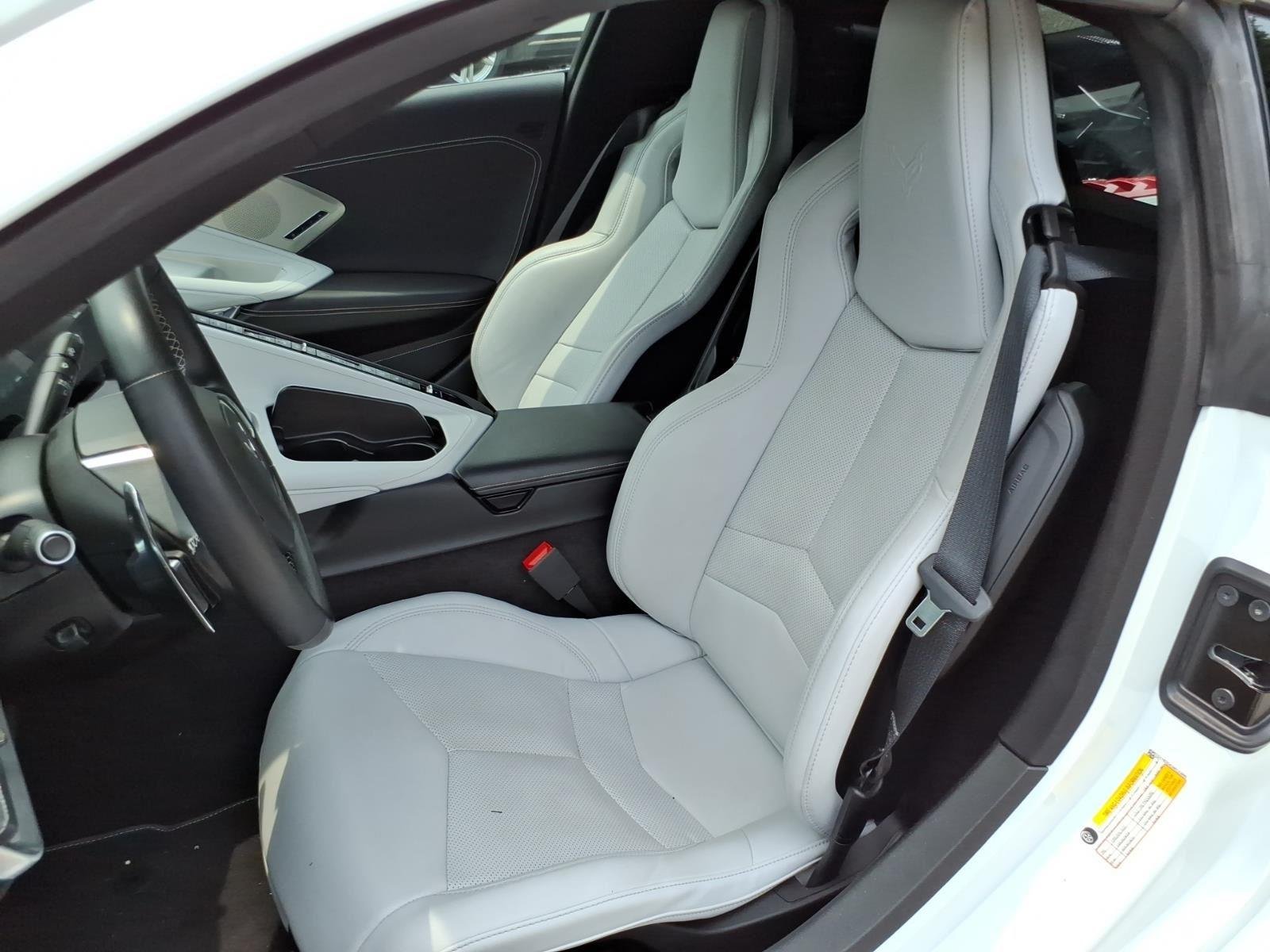 Used 2022 Arctic White Chevrolet 2LT image 16