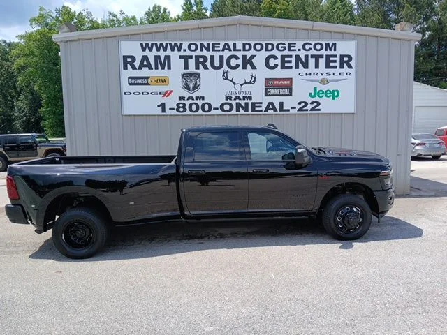 New 2026 Diamond Black Crystal Pearl-Coat Exterior Paint RAM Laramie image 2