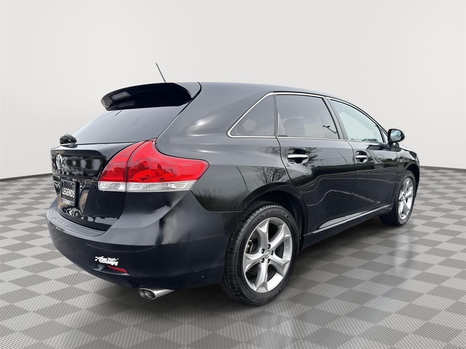 Used 2009 Black Toyota FWD V6 image 5