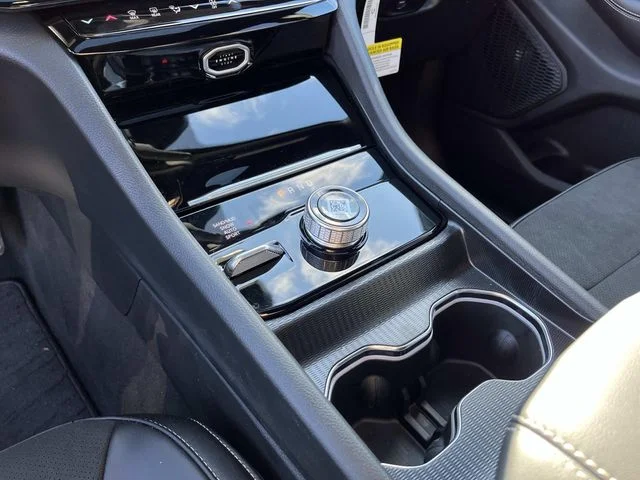 New 2026 Silver Zynith Exterior Paint Jeep Altitude image 28