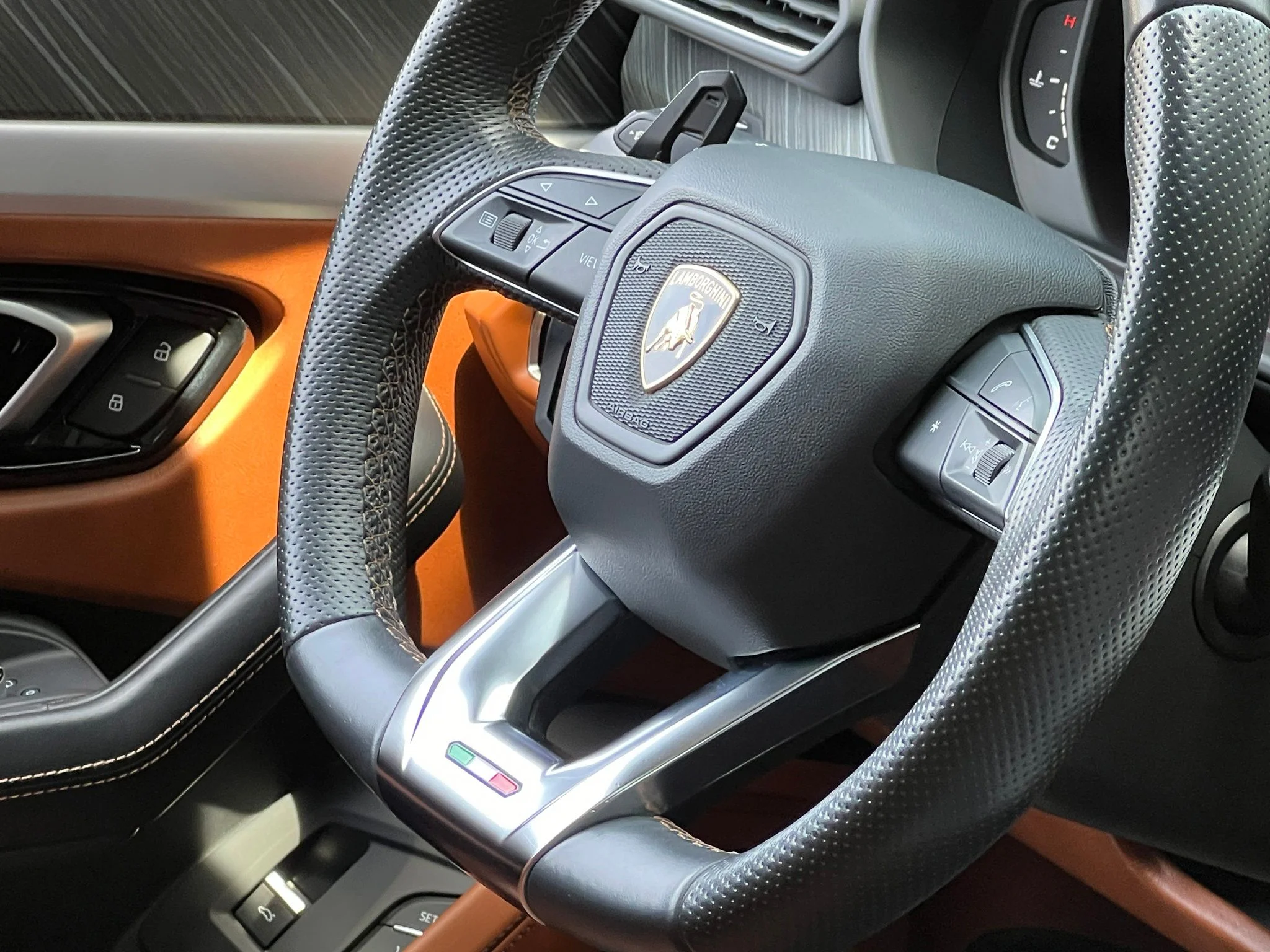 Used 2019 Blue Lamborghini Base image 24